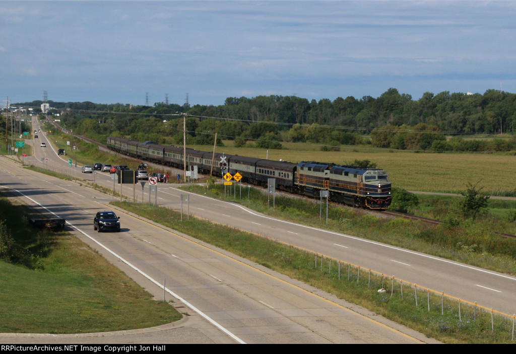 P001-25 rolls east with Chicago Dr alongside